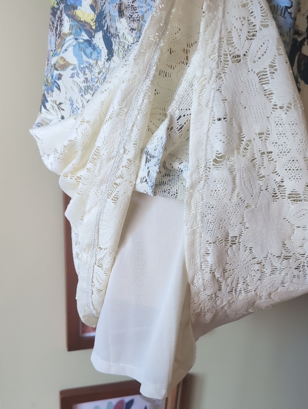 One World Women's Size Medium Lace Overlay Floral Top - Picture 10 of 14